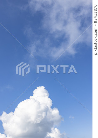 藍天和白色雲彩 藍天和白色雲彩 95413876