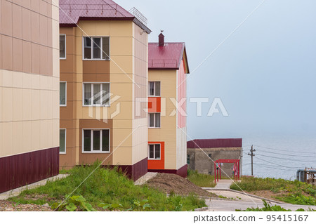 cityscape of the village of Yuzhno-Kurilsk on the island of Kunashir 95415167