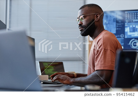 Software Engineer Working With Data Software Engineer Working With Data 95415462