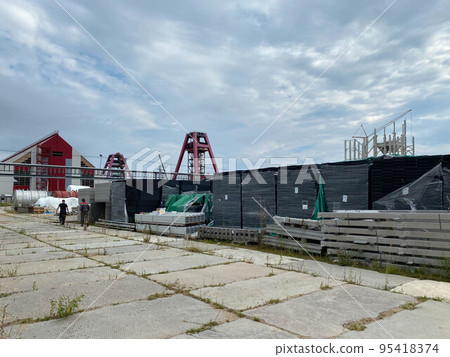 Boxes with equipment at the construction site of a factory in an open-air storage warehouse for storing materials and industrial equipment Boxes with equipment at the construction site of a factory in an open-air storage warehouse for storing materials and industrial equipment 95418374