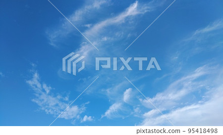 廣闊藍天中的白雲 95418498