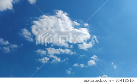 Clouds floating in the blue sky 95418510