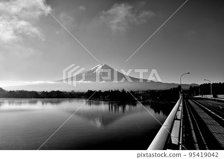 Morning mist of Mt.Fuji from Kawaguchiko Monochrome 95419042