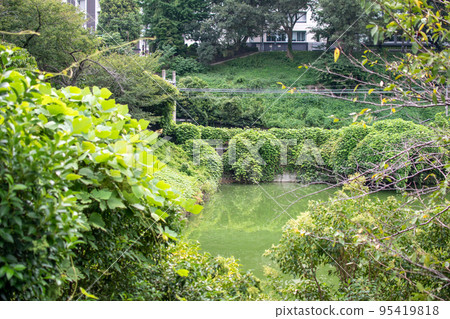 Niimitsuke moat and JR tracks / Shinjuku Ward, Tokyo 95419818