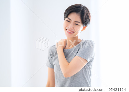 Female manipulative massage Osteopathic clinic Shiatsu 95421134