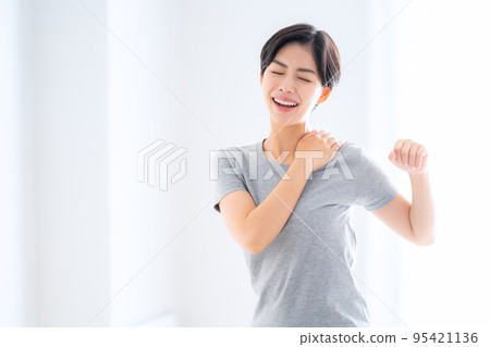 Female manipulative massage Osteopathic clinic Shiatsu 95421136