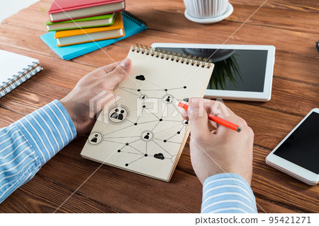 Man makes notes in a notebook 95421271