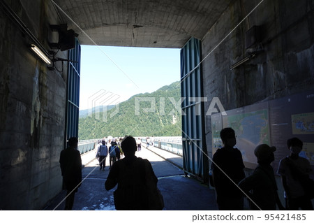立山黑部阿爾卑斯山脈地下纜車黑部湖口 95421485