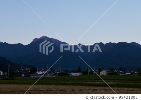 白州町，北斗市，晨光下的開駒，鄉村小鎮 95421803