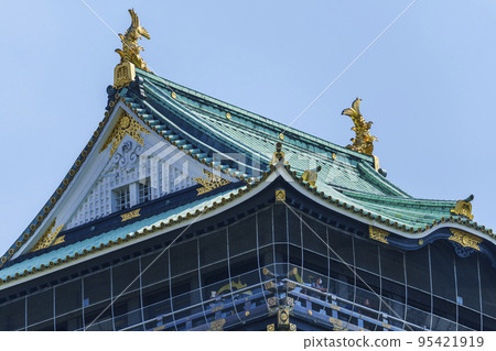 可以看到大阪城天守的金色shachihoko 95421919