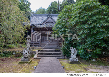 Takasugi Shrine (Emperor Korei Palace) Worship Hall, Miyauchi, Oyama-cho, Saihaku-gun, Tottori Prefecture 95423693