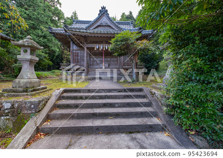 Takasugi Shrine (Emperor Korei Palace) Worship Hall, Miyauchi, Oyama-cho, Saihaku-gun, Tottori Prefecture 95423694