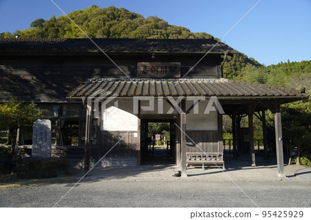 A view of JR Kareigawa Station in Kagoshima Prefecture. 95425929