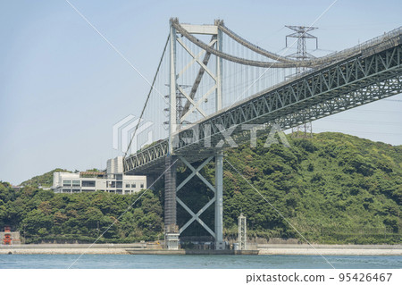 這張照片是在關門海峽大橋附近拍攝的。 95426467