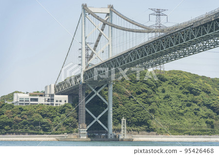 這張照片是在關門海峽大橋附近拍攝的。 95426468