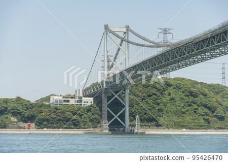 這張照片是在關門海峽大橋附近拍攝的。 95426470
