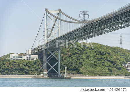 這張照片是在關門海峽大橋附近拍攝的。 這張照片是在關門海峽大橋附近拍攝的。 95426471