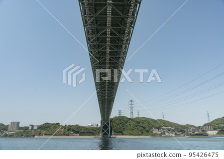 這張照片是在關門海峽大橋附近拍攝的。 這張照片是在關門海峽大橋附近拍攝的。 95426475
