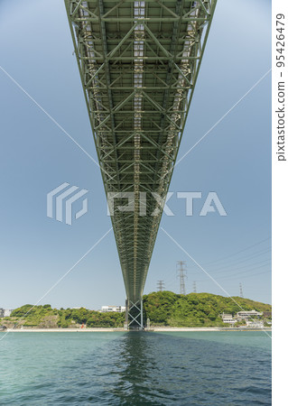 這張照片是在關門海峽大橋附近拍攝的。 這張照片是在關門海峽大橋附近拍攝的。 95426479