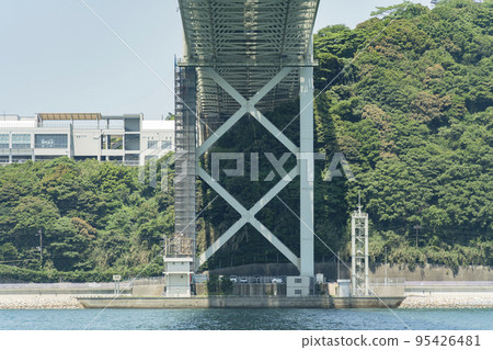 這張照片是在關門海峽大橋附近拍攝的。 這張照片是在關門海峽大橋附近拍攝的。 95426481