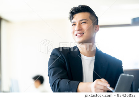 商務,上班族,男,商人,男員工,會議,個人電腦,兩人,PC,企業形象 95426852