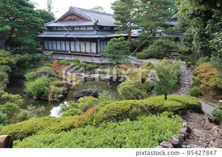 Landscape of the pond and garden in Yoshikien, a Japanese garden in Nara City Landscape of the pond and garden in Yoshikien, a Japanese garden in Nara City 95427847