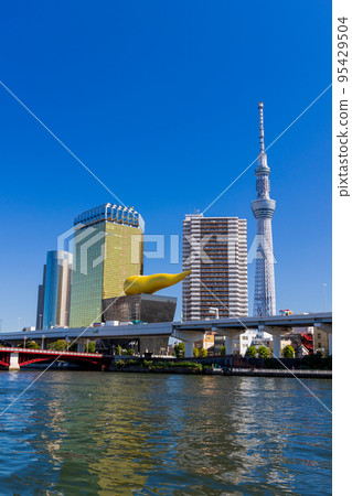 從隅田川看東京晴空塔 從隅田川看東京晴空塔 95429504