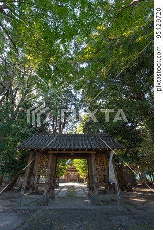 Rakurakufuku Shrine Shinmon Gate, Miyahara, Houki Town, Saihaku District, Tottori Prefecture 95429720