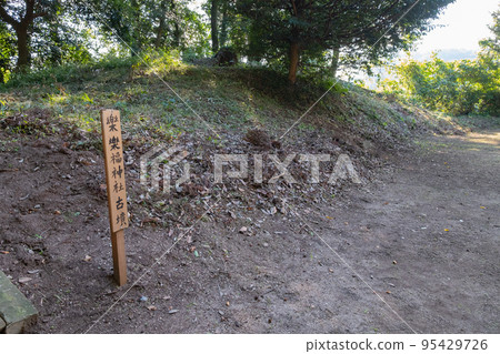 Rakuraku Fuku Shrine Ancient Burial Mound Miyahara, Houki Town, Saihaku District, Tottori Prefecture 95429726