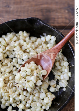 用北海道白玉米製成的玉米奶油 95429789