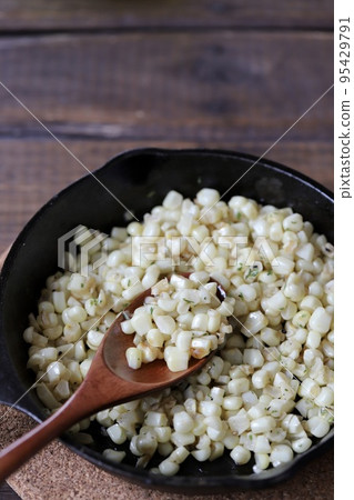 用北海道白玉米製成的玉米奶油 95429791