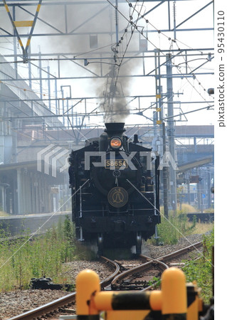 接近切換點的蒸汽機車視圖 95430110