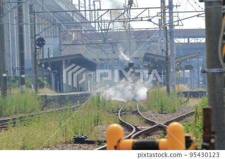 離開花塚站前冒出大量濃煙的蒸汽機車風景 離開花塚站前冒出大量濃煙的蒸汽機車風景 95430123