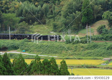 Scenery of a steam locomotive running through the mountains from Tabaruzaka Park 95430129