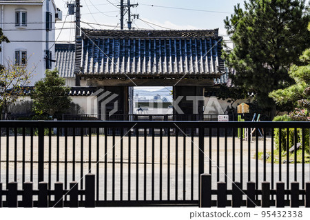 從大十寺（岡崎市）的正門看岡崎城（遠景線） 95432338