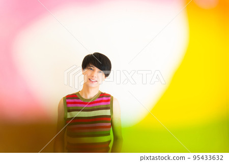 一個時尚男人的彩色肖像 95433632