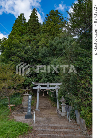 Sugefuku Shrine Torii Gate, Kamisuga, Hino Town, Hino District, Tottori Prefecture Sugefuku Shrine Torii Gate, Kamisuga, Hino Town, Hino District, Tottori Prefecture 95435227