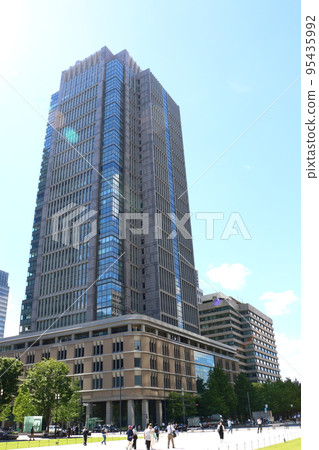 Marunouchi Building Marunouchi Office Building 37th Floor Marunouchi, Chiyoda-ku, Tokyo Mitsubishi Estate 95435992