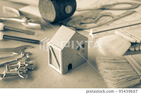 Seismic reinforcement, earthquake resistance, bracing, housing, renovation, renovation 95439687