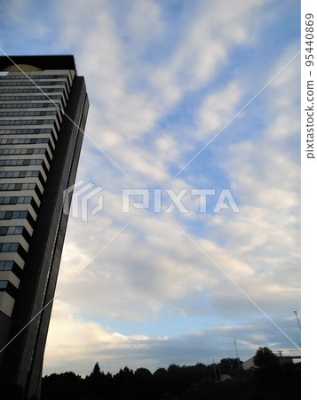 sky, building and tree sky, building and tree 95440869