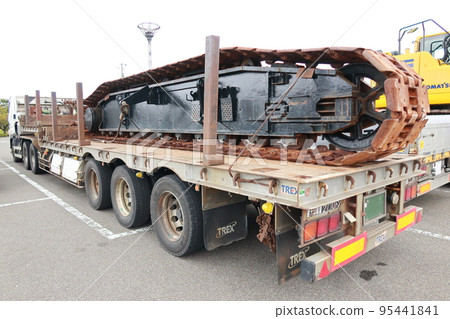 Dismantling and transporting crawler cranes 95441841