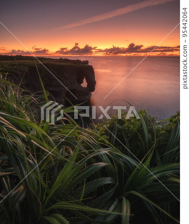 沖繩萬座毛日落 沖繩萬座毛日落 95442064