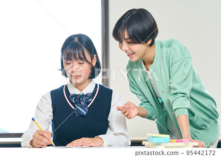 Junior high school student to study 95442172