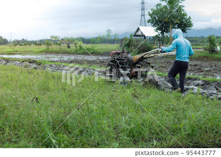 People are plowing fields People are plowing fields 95443777