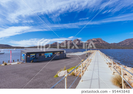 Coles Bay Foreshore In Freycinet Tasmania Australia Coles Bay Foreshore In Freycinet Tasmania Australia 95443848