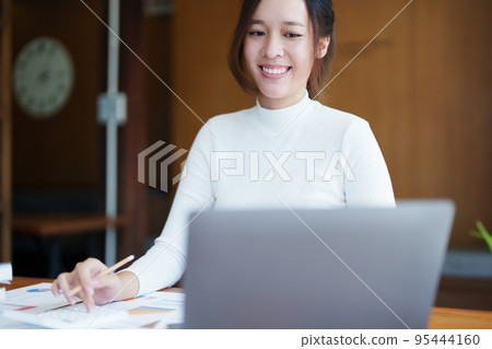 Accountants, Asian auditors are using calculators and computers to review annual tax budgets to submit information to the IRS Accountants, Asian auditors are using calculators and computers to review annual tax budgets to submit information to the IRS 95444160