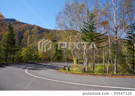 Autumn leaves scenery of Hirayu Onsen Akandana parking lot 95447126
