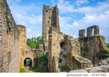 Okor - ruins of medieval castle near Prague 95447986