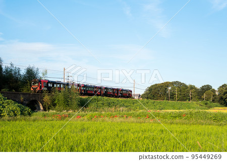 [北星線] Meganebashi、孤挺花和火車 95449269