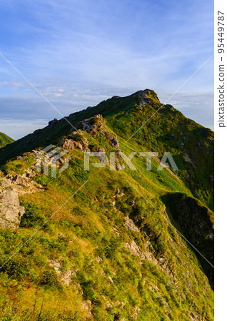 Tanigawadake in the early morning, Oki-no-mimi and clear autumn sky Tanigawadake in the early morning, Oki-no-mimi and clear autumn sky 95449787